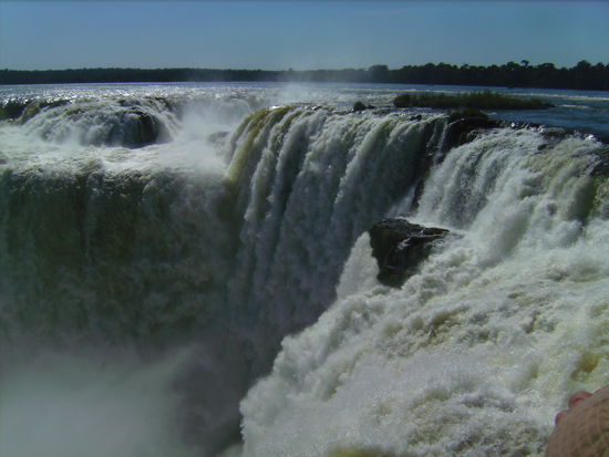 Da wünscht man sich nicht, dass die Eisenplattform bricht (auf der man mit 300 anderen Leuten steht) und man in den Teufelsschlund hinab stürzt... 
