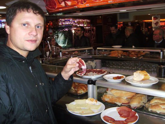Gleich am 1. Abend in Madrid ging es ins Museo del Jamon - eine Tapasbar vom Feinsten...