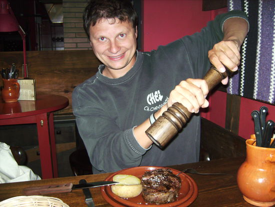 Am letzten Abend in Marbella wollten wir eigentlich in eine gute Pizzeria die aber zu war. Zum Glück gabs gleich ums Eck ein patagonisches Steakhaus...ich war sehr happy mit der Wahl 