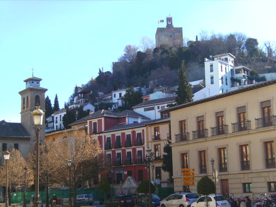 Da oben thront sie die Alhambra...