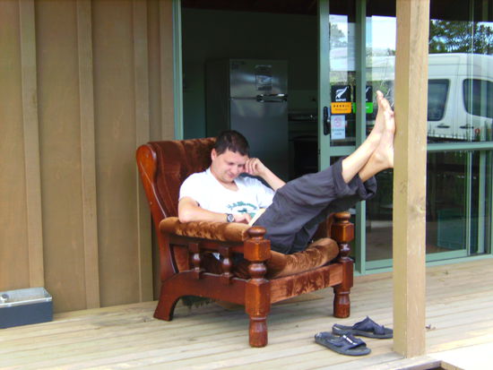 Herrlich...gemütlich ein Buch lesen während das Schatzi grad das Wohnmobil putzt... 