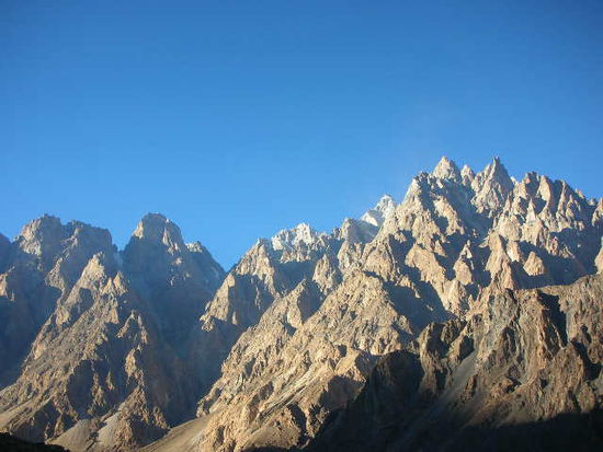 der karakorum ueberrascht uns immer wieder mit atemberaubenden aussichten