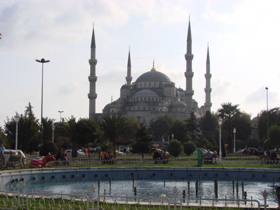 die blaue moschee hat ihren namen von den daechern