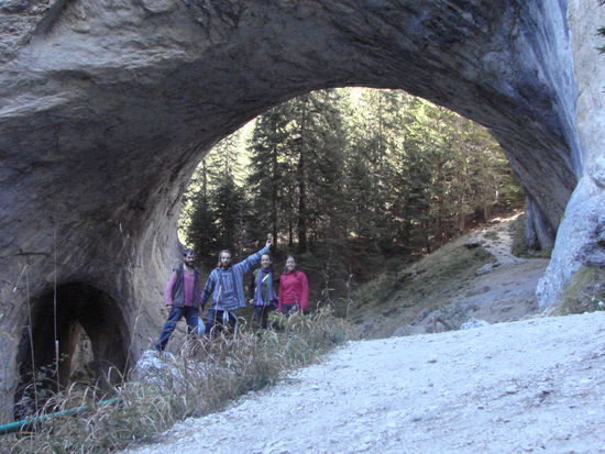 natuerliche felsbruecke in der naehe von smolyan