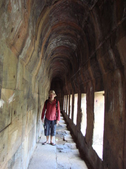 obwohl der tempel ca. 1000 jahre alt ist gibt es ueberdachte gaenge