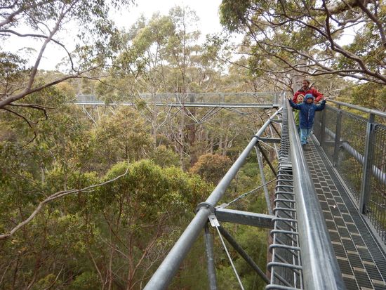 Die Skywalk-Bruecke kann ganz schoen schauckeln.