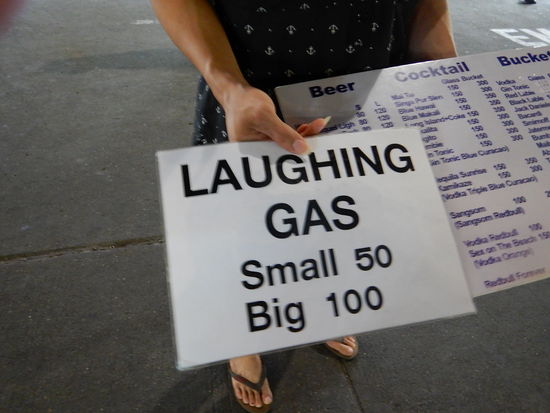 Die Zeiten ändern sich : Früher gabs noch Heuschrecken und Käfer heute gibts was zum Lachen