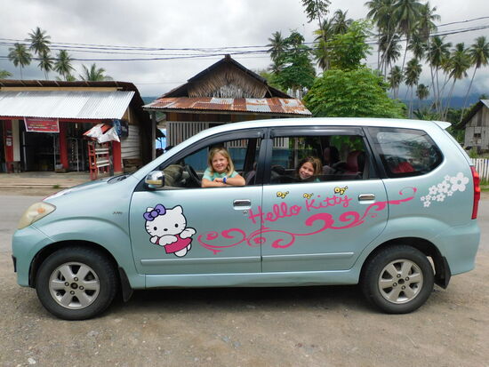 Komisch, aber den Fahrer dieses Autos  kennt man nur unter dem Namen "Hello Kitty Driver"