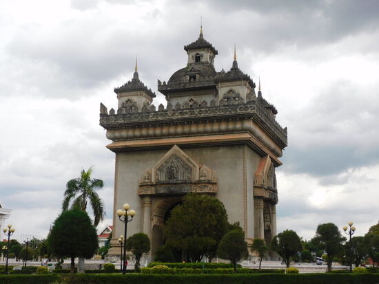 Die "vertikale Startbahn" in Vientianne gebaut aus amerikanischem Beton