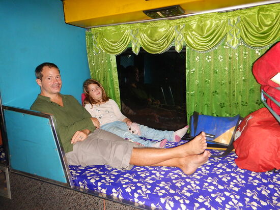 Im Nachtbus nach Pakse