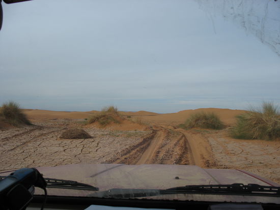 Bald wird hier übrigens auch die Rally-Paris-Dakar durchdonnern.