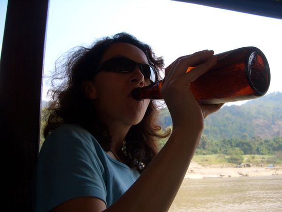 BeerLao schmeckt auch Tamara! 
(v.r.n.l)