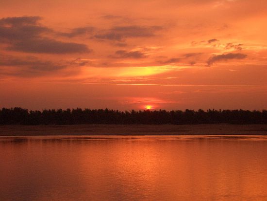 Sonnenuntergang ueber dem Mekong