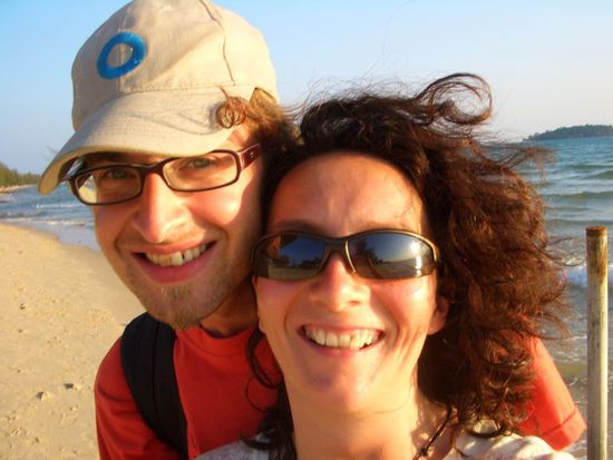 Tamara und Georg (v.r.n.l.) am Strande!