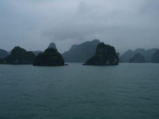 Halong Bay im Regen