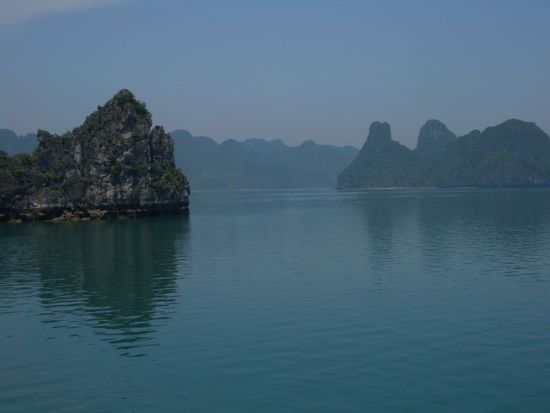 Halong Bay bei Sonnenschein