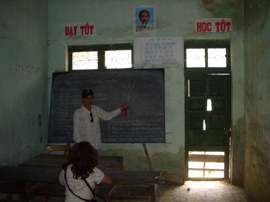 Tamara lernt Vietnamesisch...und Ho Chi Minh schaut zu!