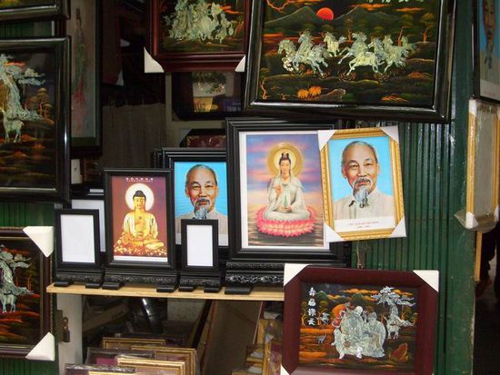 Buddhist, Kommunist, Katholikin(?), Kommunist (v.l.n.r.)