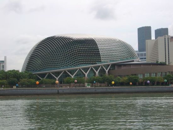 Esplanade - Theatre on The Bay...naheliegenderweise auch Durian genannt