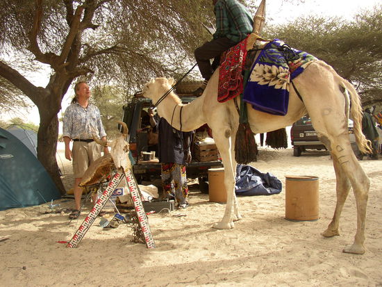 Odos Skulptur, begutachtet vom Chameaux (Kamel)