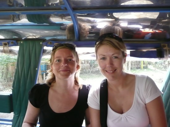 Im Taxi auf dem Weg zur Faehre