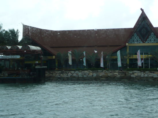 Ankunft bei Regen auf Bintan