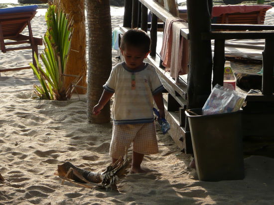 Kleiner Thai am Strand