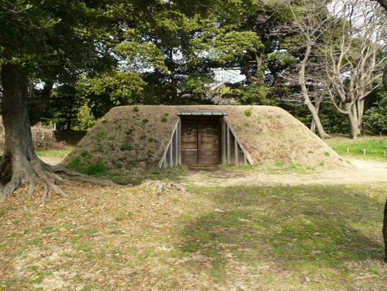 Ich glaube das sind nachgebildete Tore fuer Samuraihaueser. Wenn jemand eine andere Info hat.. einfach melden.