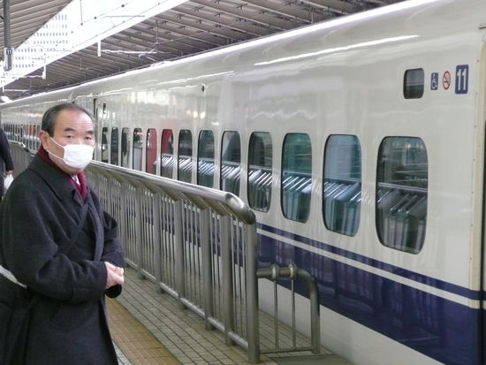 Michael und Shinkansen an der Tokyostation