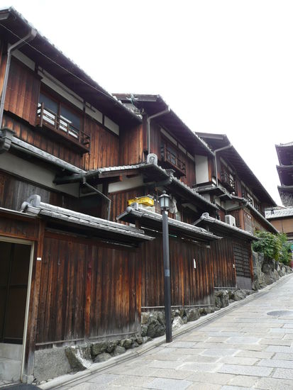 Altes Viertel Gion mit vielen Holzhaeusern