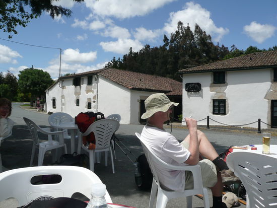 Pilger aus Ir(r)land und im Hintergrund die Casa de Los Somoza