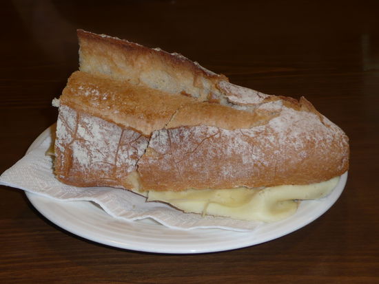 Unser letztes Bocadilo con Queso bei unserer letzten Pause ....mh lecker