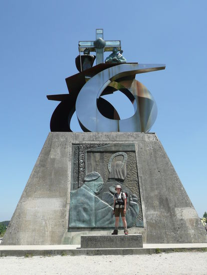 Pilgerdenkmal auf dem Monto de Gozo