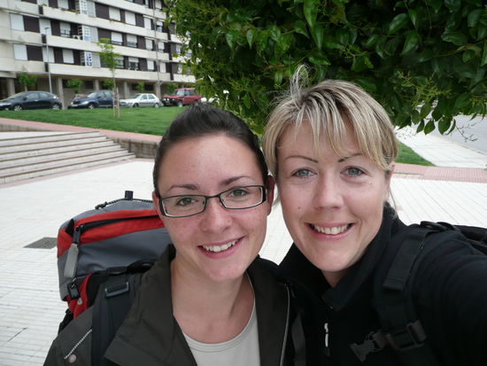 Hier sind wir noch guter Dinge und offizielle Pilger