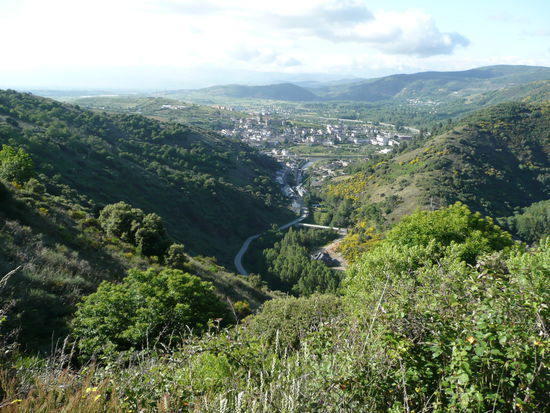 Unten sieht man die Landstrasse die ich (Dani) gegangen bin.