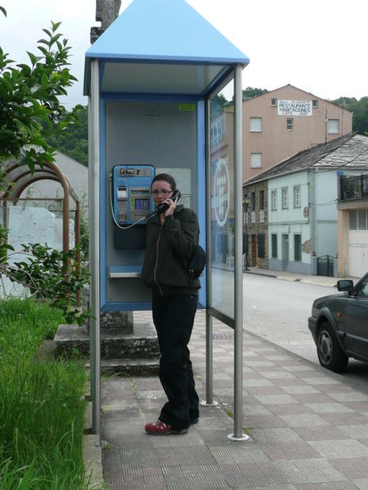 Nina nach hause telefonieren