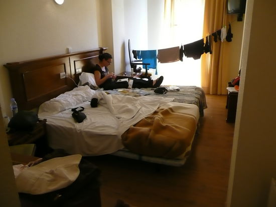 Zimmer mit Waescheleine 