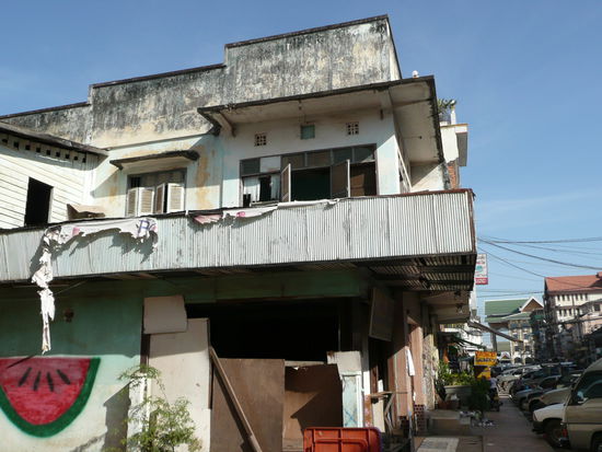 Meine naechste Unterkunft. Nee, nee.