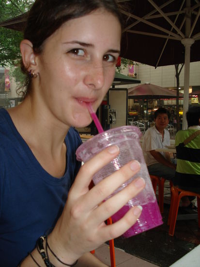 die Helena mit nem Dragonfruit saft 