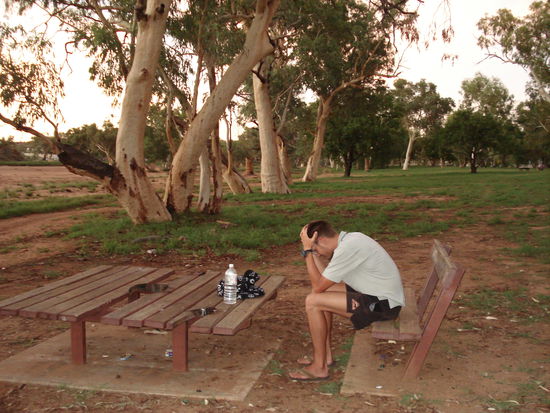 der total frustrierte Tom...im hintergrund der wieder ausgetrocknete Todd River