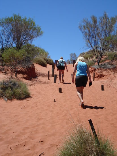 auf der langen fahrt wurden natürlich immer fotopausen eingelegt...
schaut euch diesen sand an!!!!