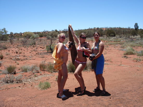 bikiniposing in der wüste