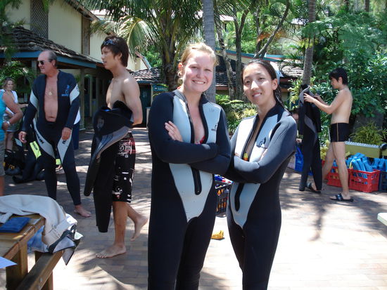 ich und cheong gu in den sexy neoprenanzügen