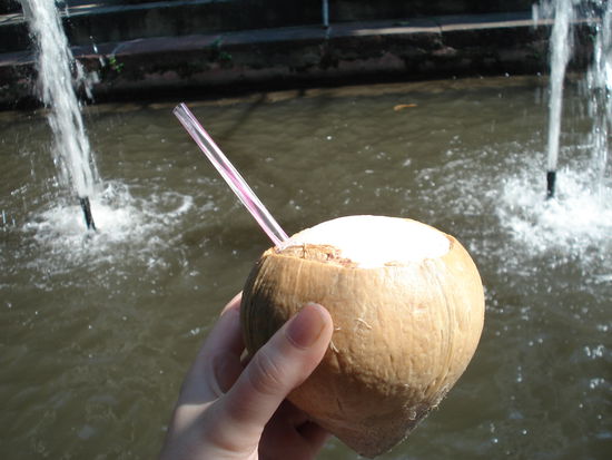 coconut... da ist ganz leckerer saft drin... ...mh