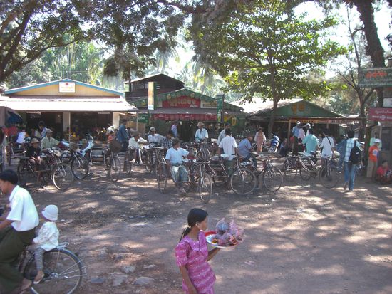 .....das Hauptbeföredrungsmittel im Land...das Fahrrad....