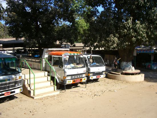 ....hier nochmal die Beförderungsmittel zum Golden Rock....