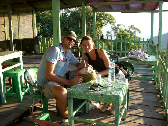 Kleine Pause bei einer Kokosnuss....