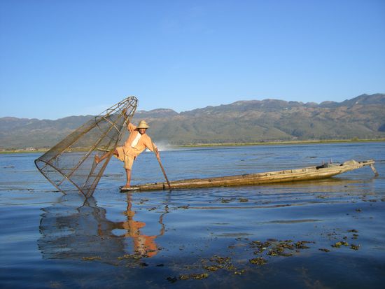 ....Einbeinfischer am Inle See
