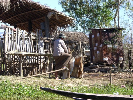 Bauer beim Heu schneiden.....