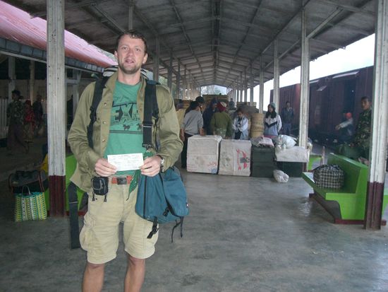 morgens am Bahnhof...glücklich mit einer Fahrkarte für die upperclass....
